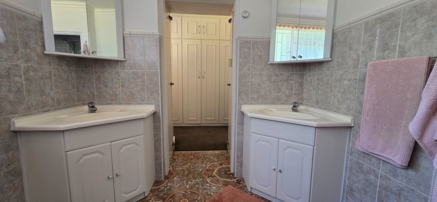 4 Bedroom Property for Sale in Doringkruin North West